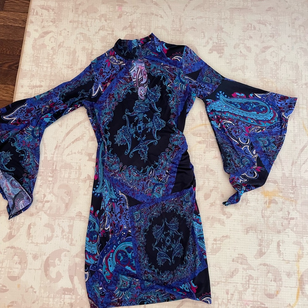 Venus size small paisley blue bell sleeve midi dress with collar